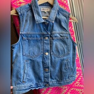 Madewell sleeveless jean jacket medium